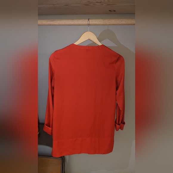 Silk red H&M top with metallic details - Picture 3 of 3